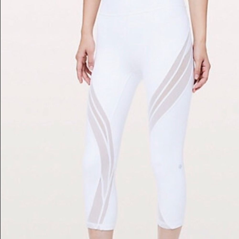 Lululemon never still crop